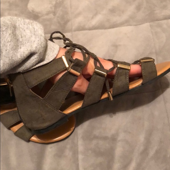 5/$25🖤 lace up sandals​ - Picture 2 of 4